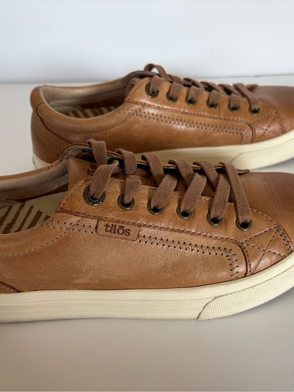 Taos Footwear Women’s Tan Leather Low-Top Sneakers - Picture 4 of 7